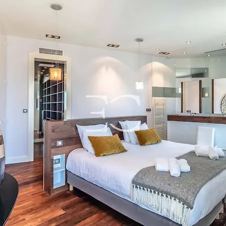 Apartman Easy Cles - Spacious And High Standing *