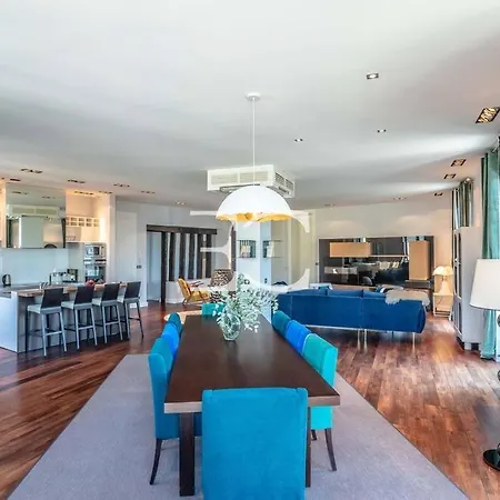Apartman Easy Cles - Spacious And High Standing *