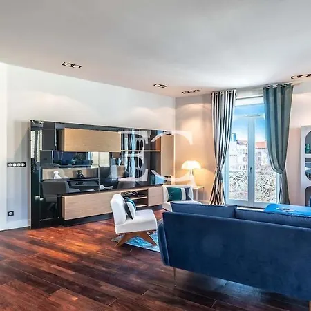 Apartman Easy Cles - Spacious And High Standing *