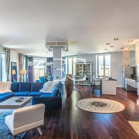 Apartman Easy Cles - Spacious And High Standing *